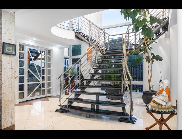 6 BEDROOM HOUSE FOR SALE IN SHEFFIELD BEACH